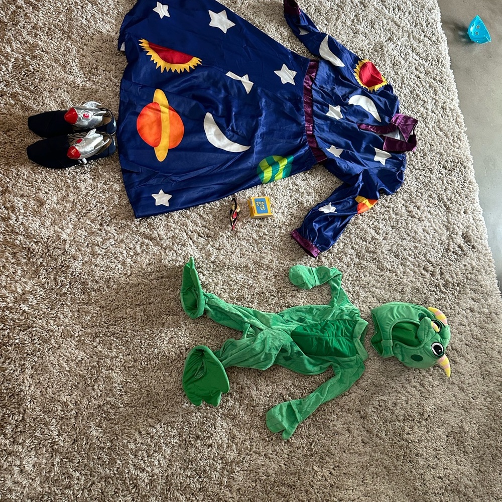 Mom and Child Magic School Bus Costume Set - Blue and Green